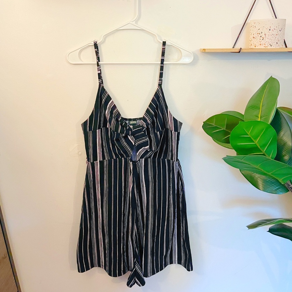 Wild Fable stripped romper! Black and white vertical strips with cute cut out - Picture 1 of 2